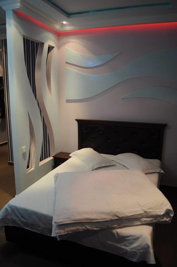 Hotel Apollon Yerevan Bagian luar foto