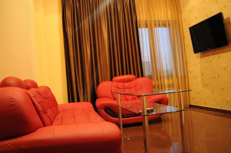 Hotel Apollon Yerevan Bagian luar foto