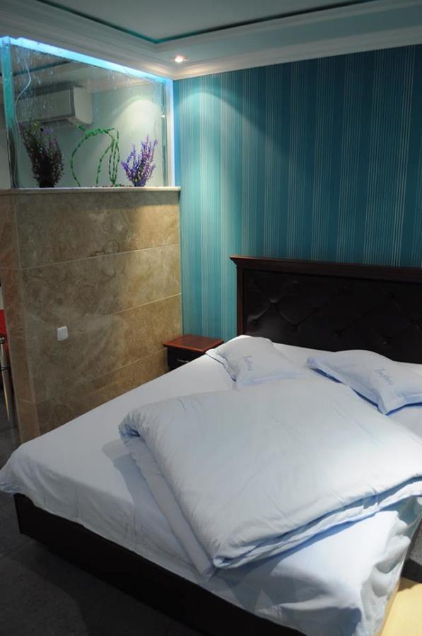 Hotel Apollon Yerevan Bagian luar foto